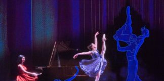 Alexandra Dariescu am Flügel mit Ballerina Imogen-Lily Ash in "The Nutcracker And I". ©Nigel Norrington