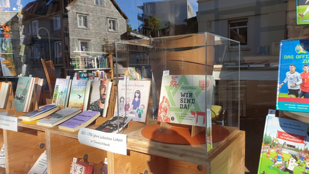 Der Flair-Weltladen mit Buchhandlung und Café befindet sich in der Gertenbachstraße 17, im Herzen der Lütterkuser Altstadt, in 42899 Remscheid-Lüttringhausen. Foto Sascha von Gerishem