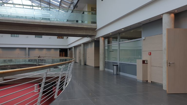 Sana investiert Millionen in Notstromversorgung