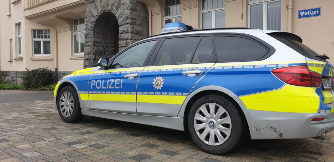 Polizei in Lüttringhausen. Symbolfoto: Sascha von Gerishem