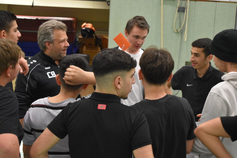 Charity Fußball: Jusos, 1. FC Klausen und Remscheid halten zusammen