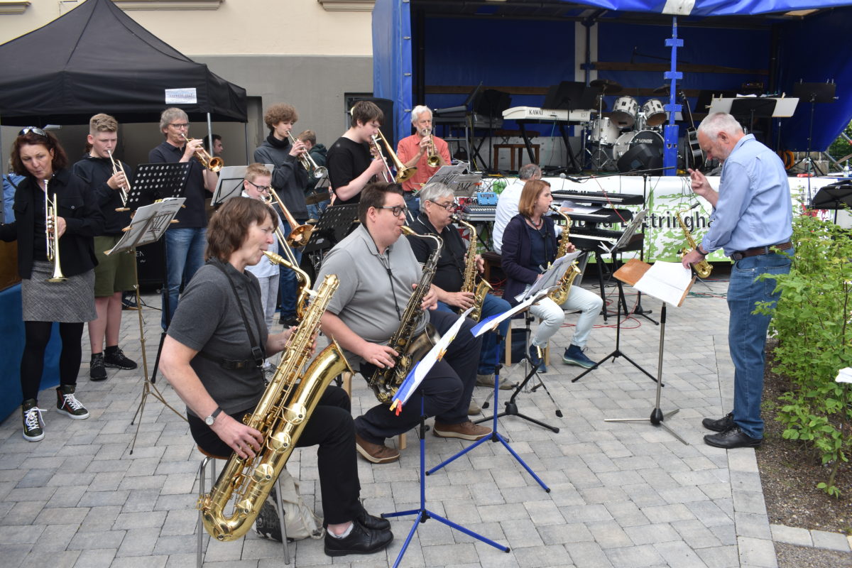 Die Musik- und Kunstschule der Stadt Remscheid sorgte für abwechslungsreiche musikalische Unterhaltung. Foto: Peter Klohs