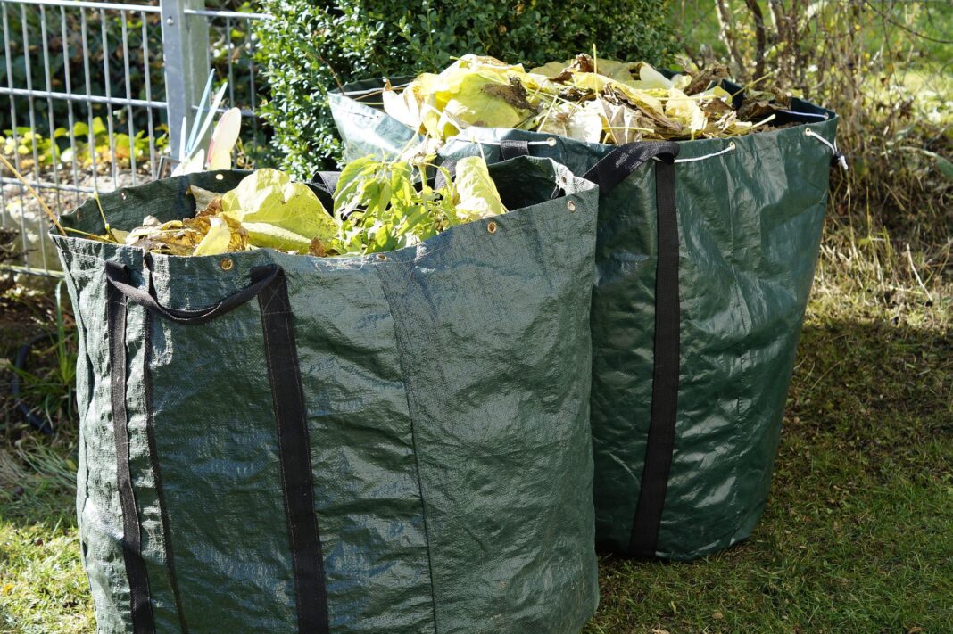 Sammlung von Grünschnitt und Gartenabfällen.