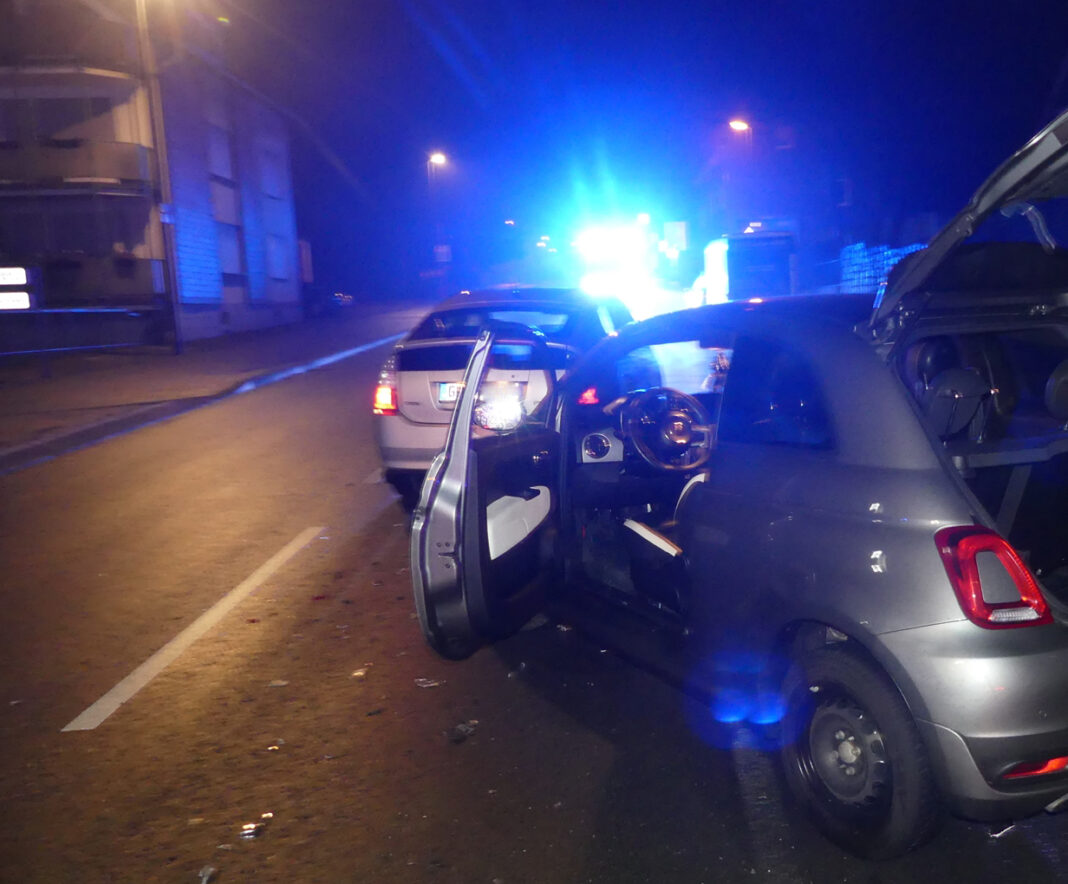 Der Toyota-Fahrer fuhr nahezu ungebremst auf seinen Vordermann auf. Foto: Polizei Oberberg