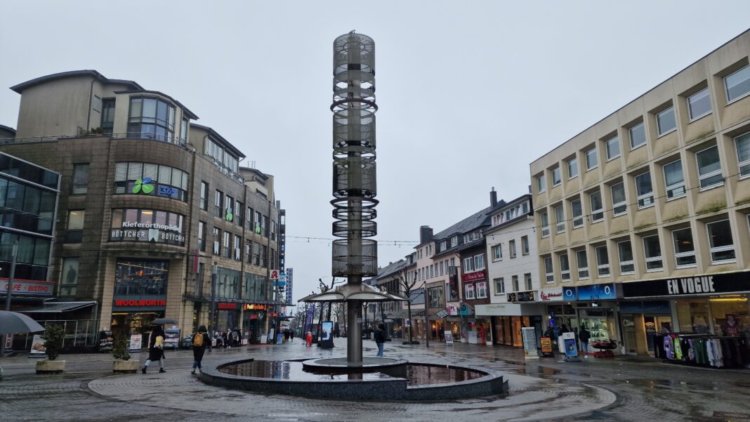 Der Brunnen auf der oberen Allee-Straße direkt vor dem Allee-Center. Foto: Sascha von Gerishem