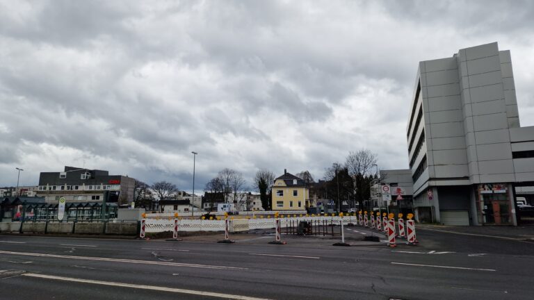 Friedrich-Ebert-Platz: Bauzaun wird errichtet