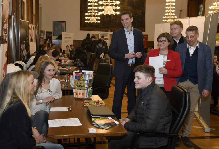 IHK: Rund 200 Interessenten bei Bewerberdating