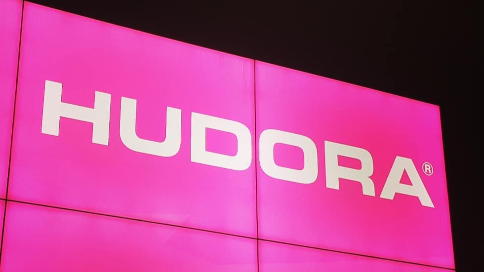Das Hudora-Logo außen am Hugodrom in Remscheid-Lennep. Foto: Sascha von Gerishem