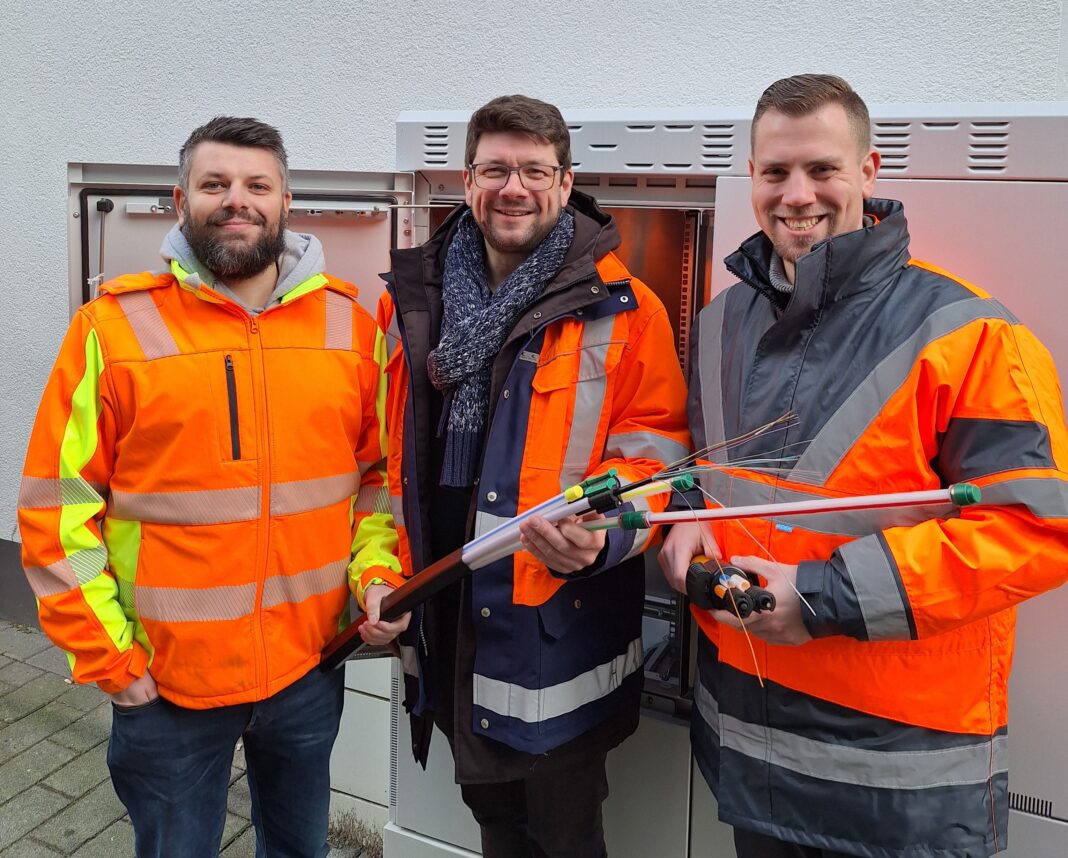 Die Experten von der SOLICOM: Andreas Dudek, Sachgebietsleiter, Tobias Ziemann, Abteilungsleiter, Sebastian Richter, Gigabitkoordinator der Stadt Solingen (v.l.n.r ). Foto: TBS