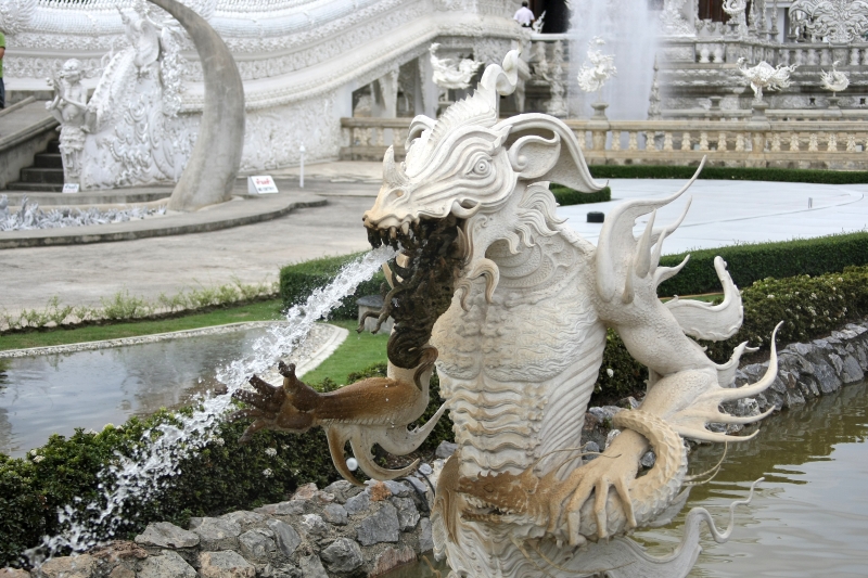 Im "Weißen Tempel" Wat Rong Khun: Eindrücke und Impressionen über die beiden Länder Thailand und Laos sind am Sonntag beim Reisebericht von Karl-Heinz Bobring zu erleben. Foto: Karl-Heinz Bobring